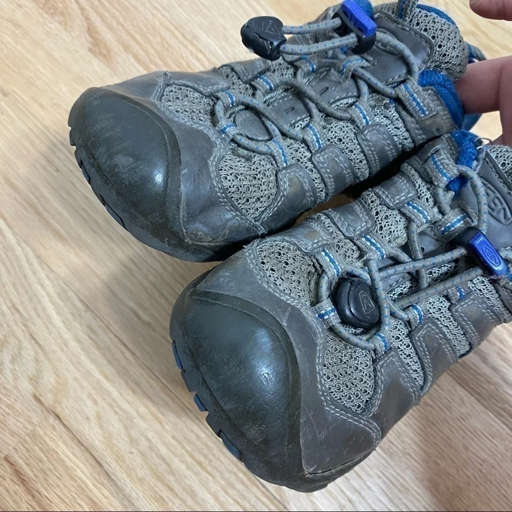 Keen Outdoors Sneaker Shoes Sz 2 Boys Gray Blue